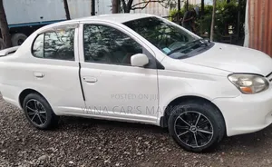 Toyota Platz 2005