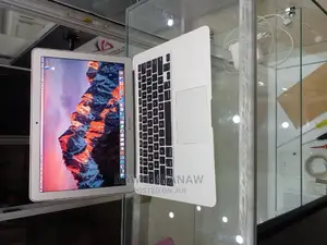 New Laptop Apple MacBook Air 2015 8GB Intel Core I5 SSD 256GB