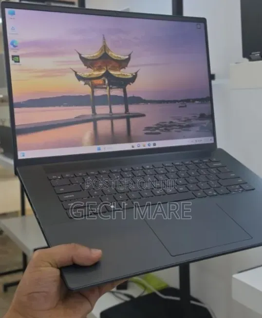 New Laptop Dell Inspiron 15 16GB Intel Core i7 SSD 512GB