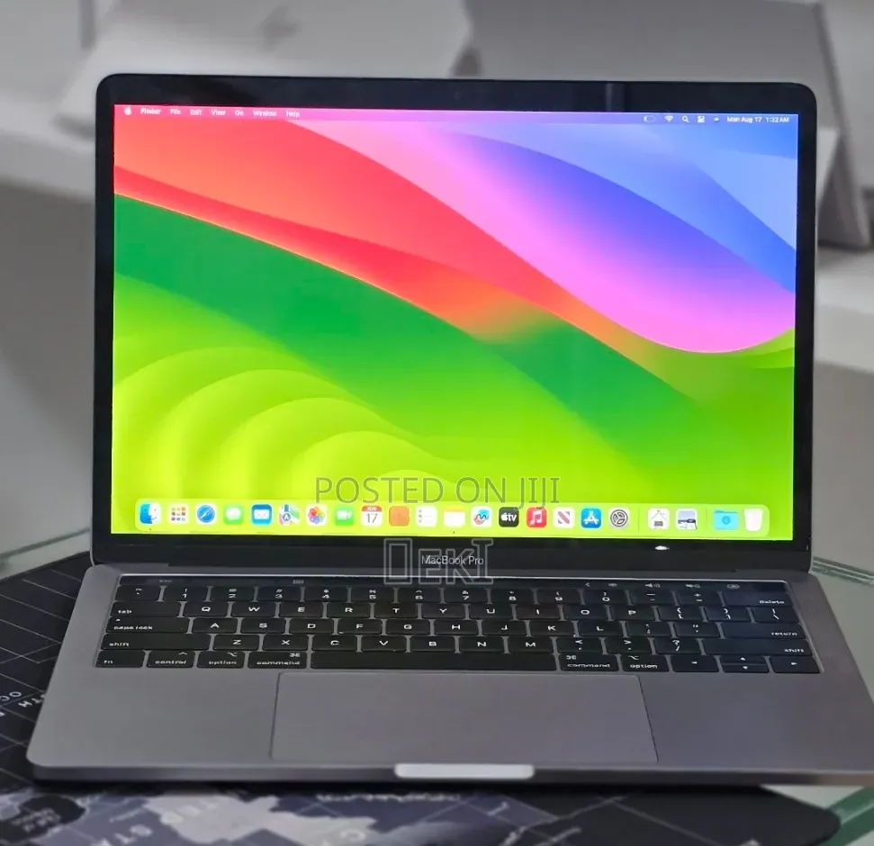 New Laptop Apple MacBook Pro 2020 M1 8GB Apple M1 SSD 256GB
