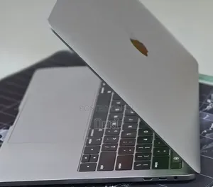 New Laptop Apple MacBook Pro 2020 M1 8GB Apple M1 SSD 256GB