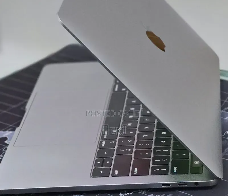 New Laptop Apple MacBook Pro 2020 M1 16GB Apple M1 SSD 512GB