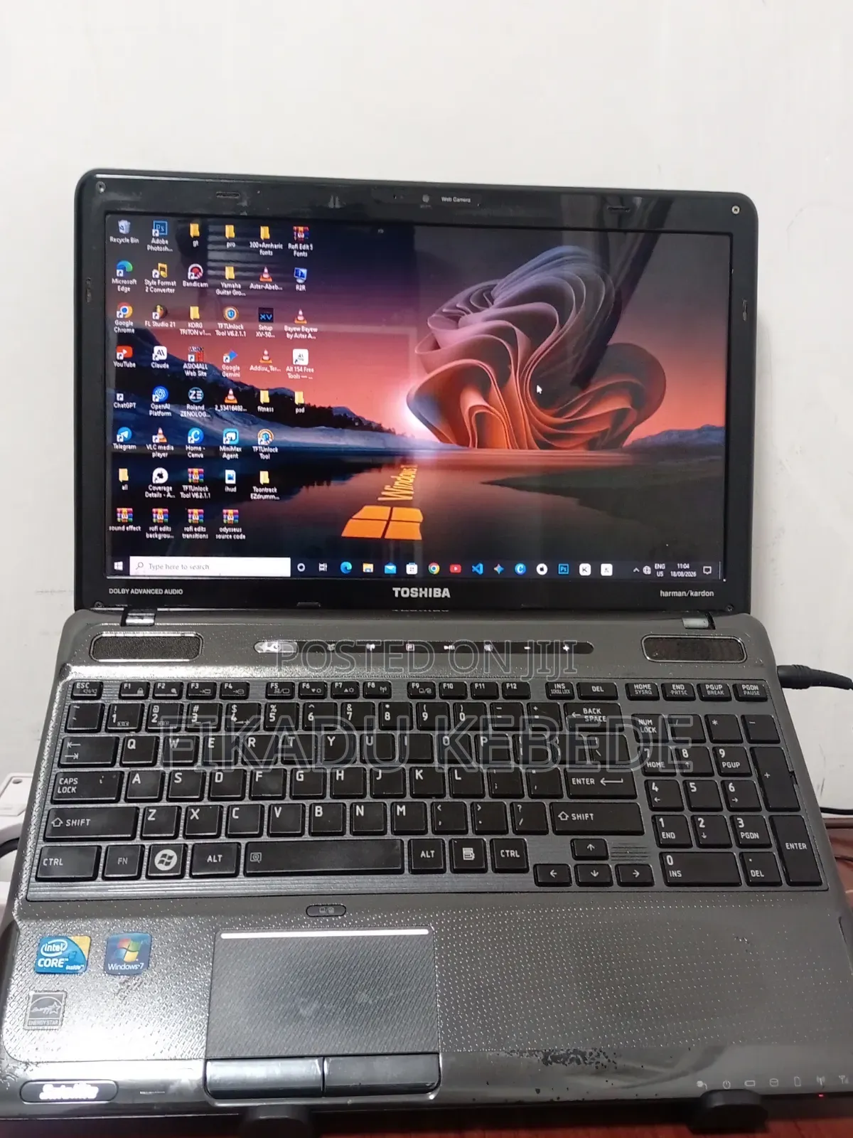 Laptop Toshiba Satellite C665 4GB Intel Core i3 HDD 320GB