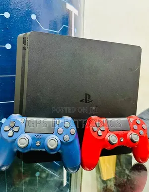 PS4 Slim Dubai Used | 6 Games ዝግጁ ለመጫወት