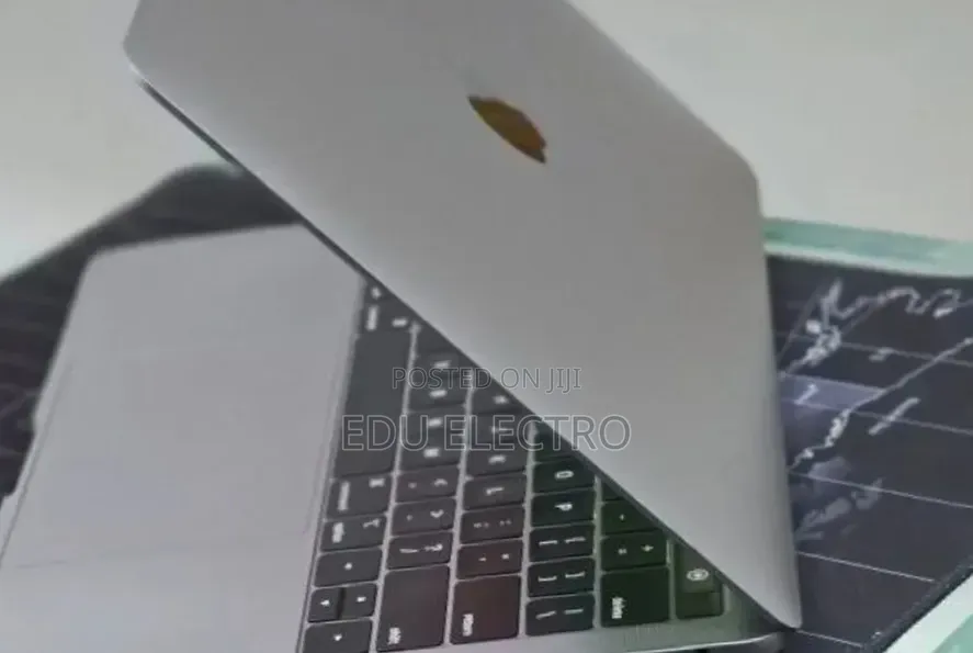 New Laptop Apple MacBook Pro 2021 M1 8GB Apple M1 Pro SSD 256GB