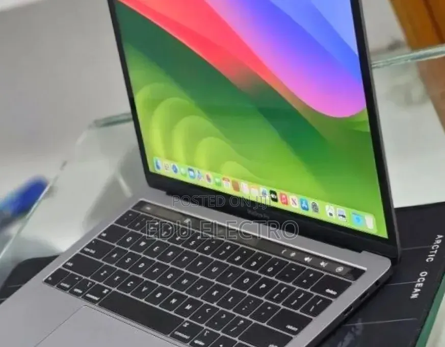 New Laptop Apple MacBook Pro 2021 M1 8GB Apple M1 Pro SSD 256GB