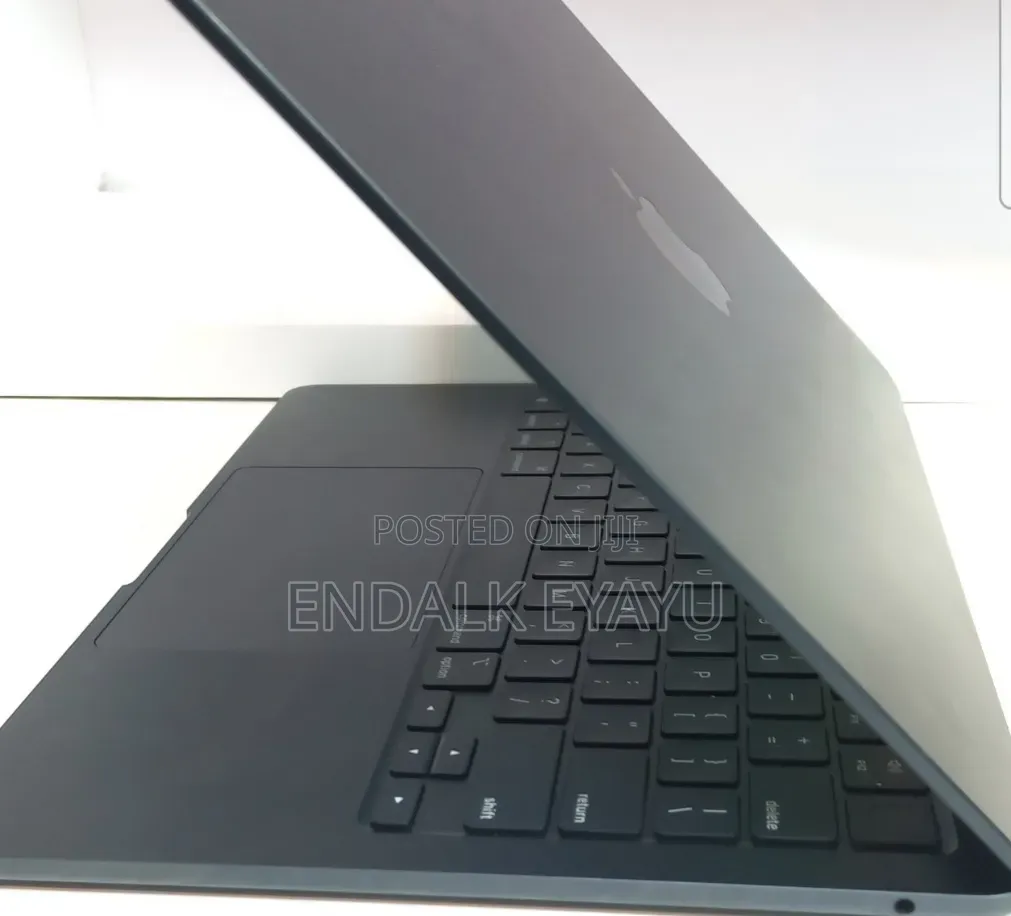 New Laptop Apple MacBook Air 2022 M2 8GB Apple M2 SSD 256GB