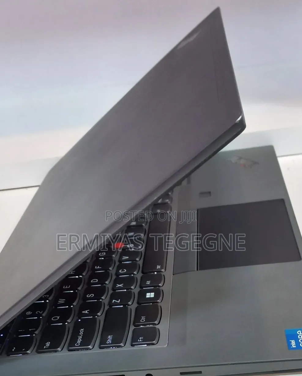 New Laptop Lenovo 300e 16GB Intel Core i5 SSD 512GB
