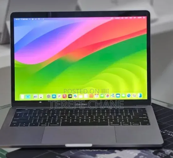 New Laptop Apple MacBook Pro 2021 M1 8GB Apple M1 Pro SSD 256GB
