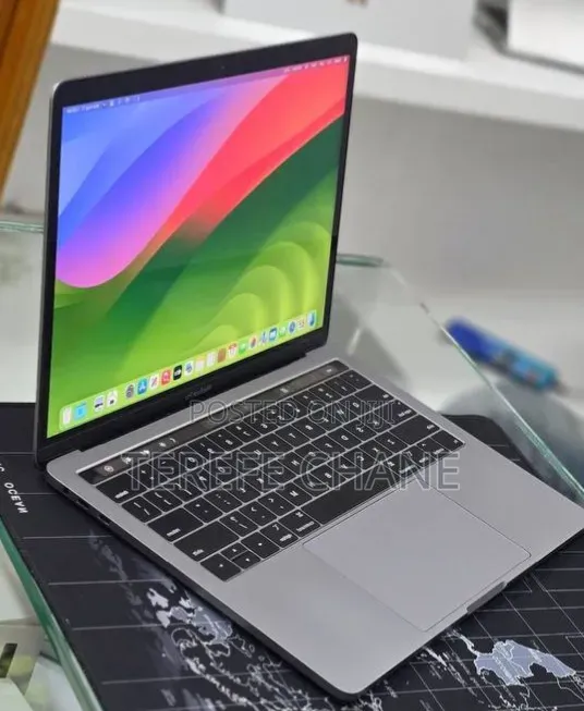 New Laptop Apple MacBook Pro 2021 M1 8GB Apple M1 Pro SSD 256GB