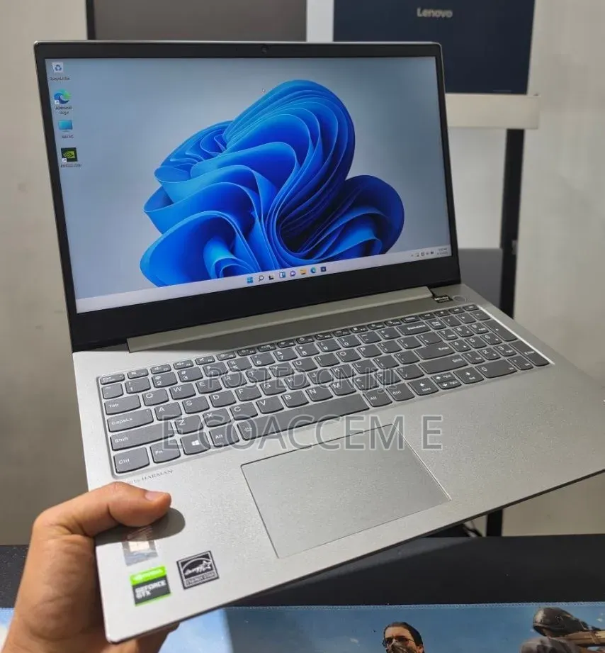 New Laptop Lenovo 16GB Intel Core i5 SSD 512GB