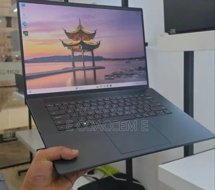New Laptop Dell 16GB Intel Core i7 SSD 512GB