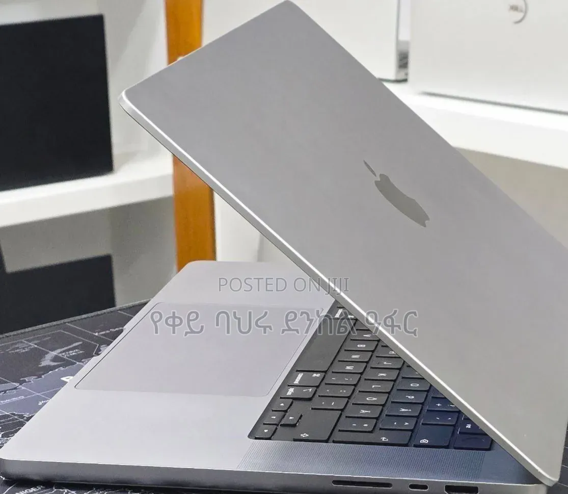 New Laptop Apple MacBook Pro 2021 M1 32GB Intel Core i9 SSD 512GB