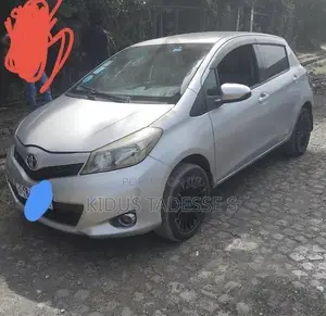 Toyota Yaris 2012 Silver