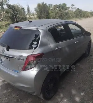 Toyota Yaris 2012 Silver