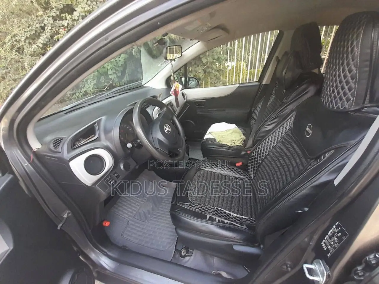 Toyota Yaris 2012 Silver
