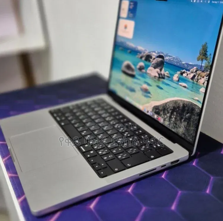 New Laptop Apple MacBook Pro 2024 M4 16GB Intel Core i7 SSD 512GB