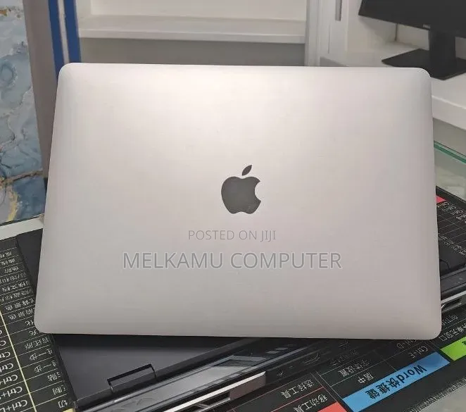 New Laptop Apple MacBook Pro 2022 M2 8GB Apple M2 SSD 512GB