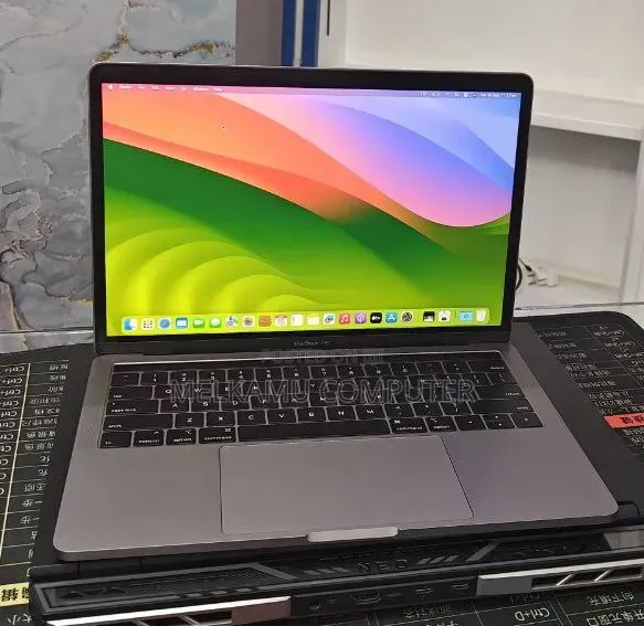 New Laptop Apple MacBook Pro 2022 M2 8GB Apple M2 SSD 512GB