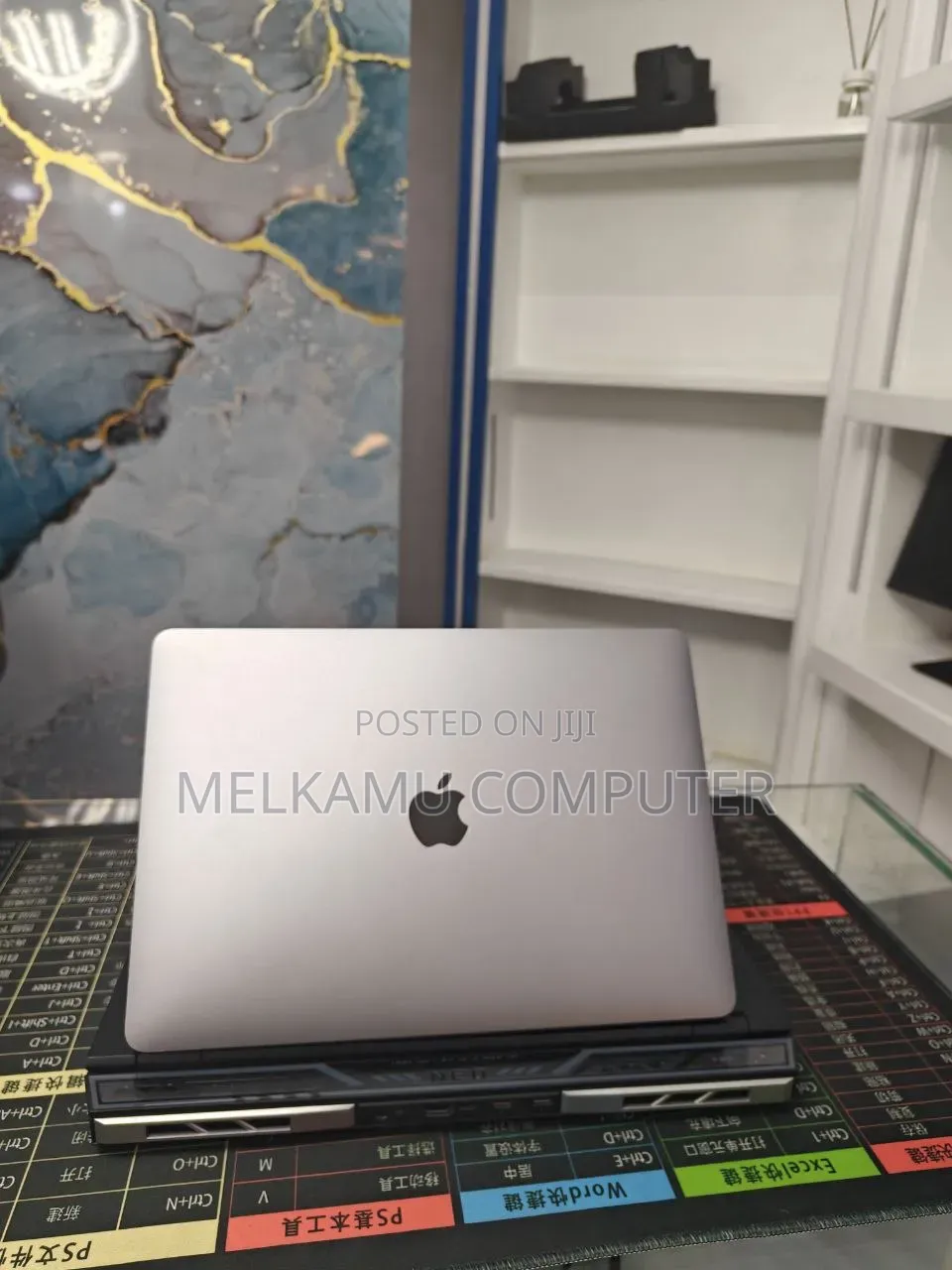 New Laptop Apple MacBook Pro 2022 M2 8GB Apple M2 SSD 512GB