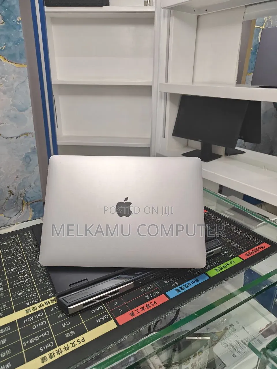New Laptop Apple MacBook Pro 2022 M2 8GB Apple M2 SSD 512GB