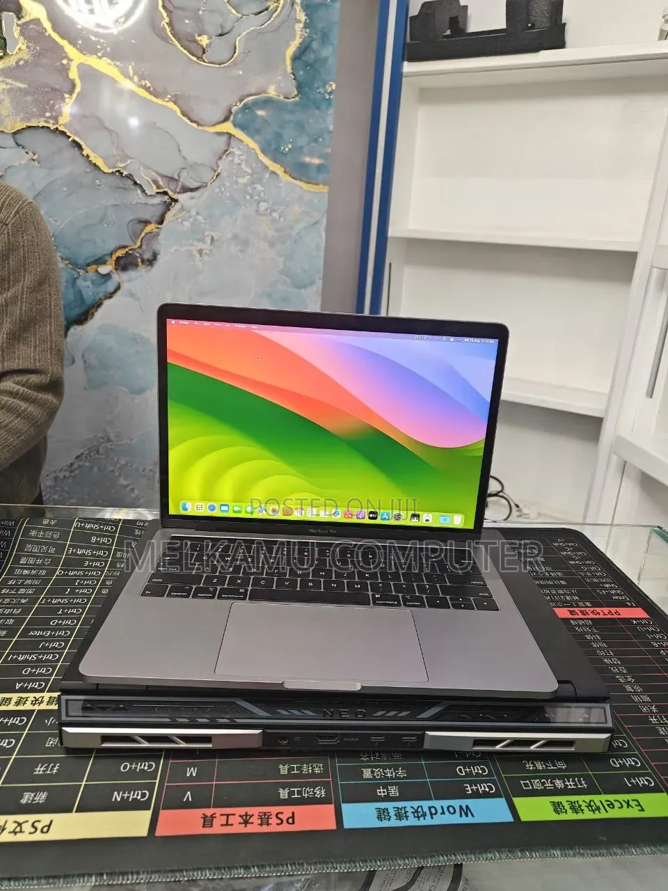 New Laptop Apple MacBook Pro 2022 M2 8GB Apple M2 SSD 512GB