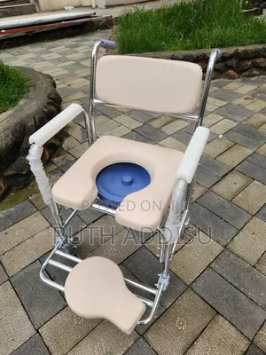 Commode Wheelchair輕易wheelchair鳵你wheelchair協商wheelchair Commode New