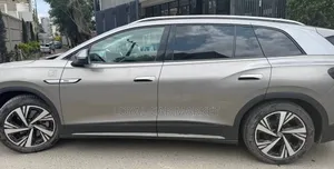 Volkswagen ID.6 2023 Gold