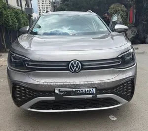 Volkswagen ID.6 2023 Gold