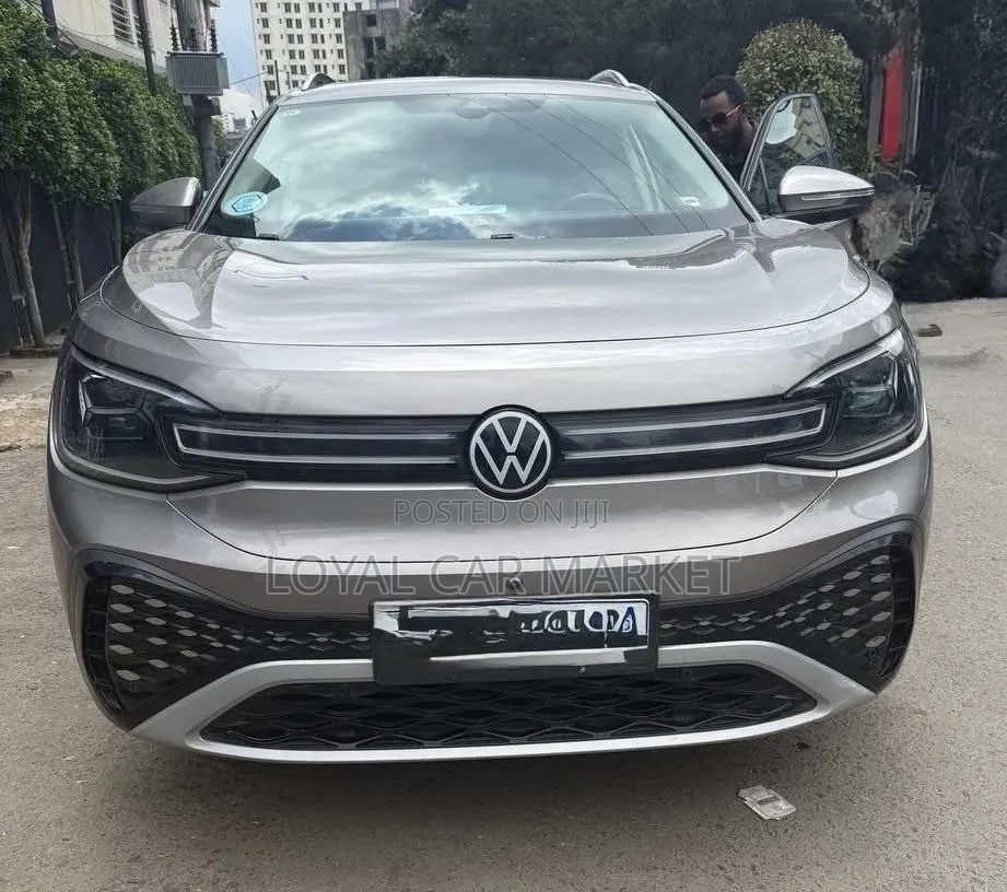 Volkswagen ID.6 2023 Gold