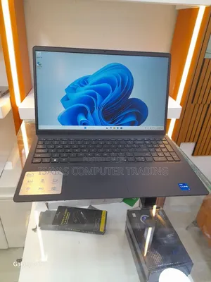 New Laptop Dell Inspiron 15 3530 8GB Intel Core i5 SSD 512GB