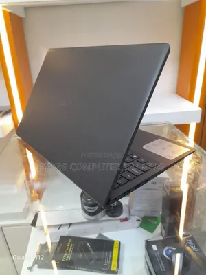 New Laptop Dell Inspiron 15 3530 8GB Intel Core i5 SSD 512GB