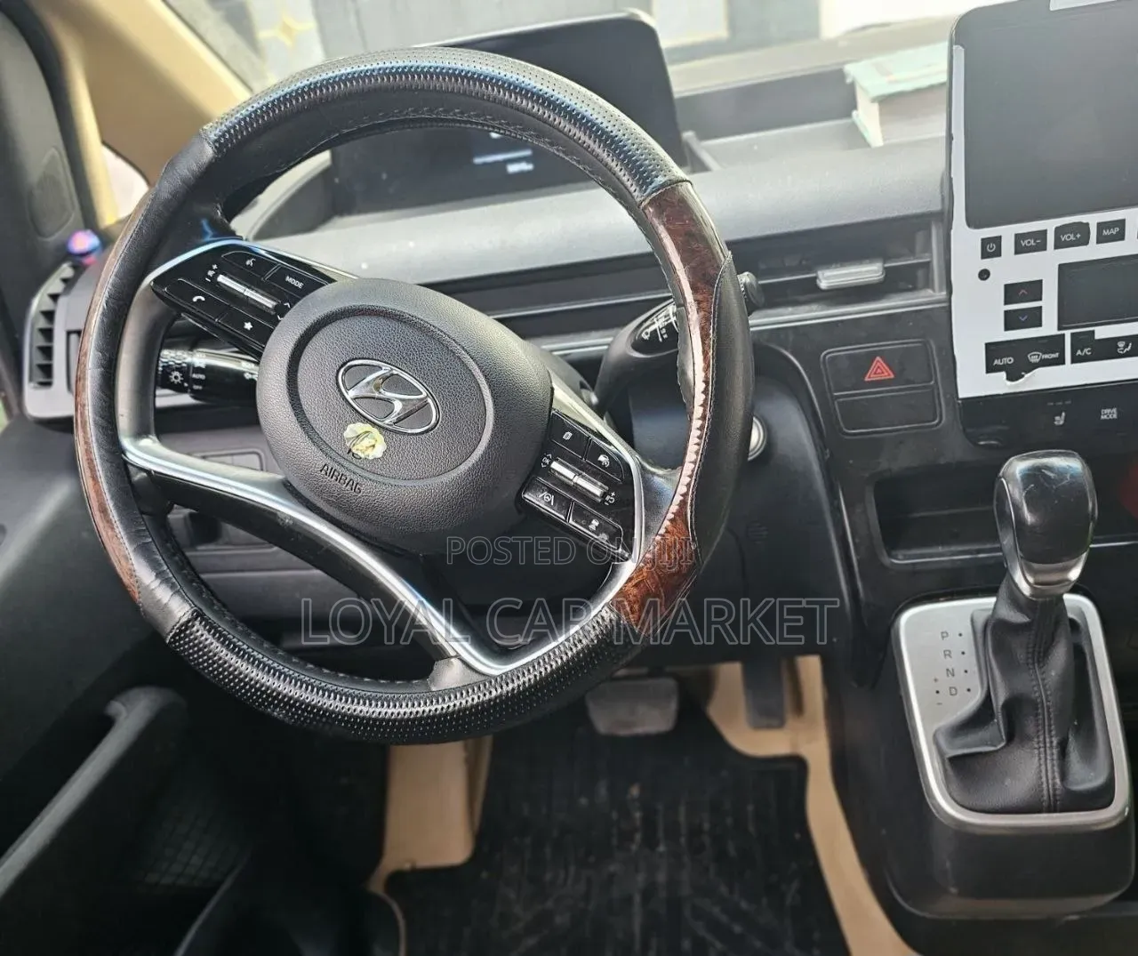 Hyundai Staria 2023 Gray