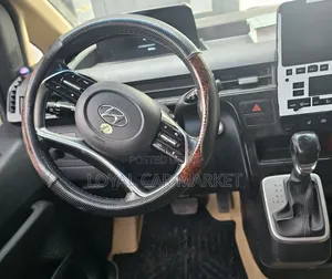Hyundai Staria 2023 Gray