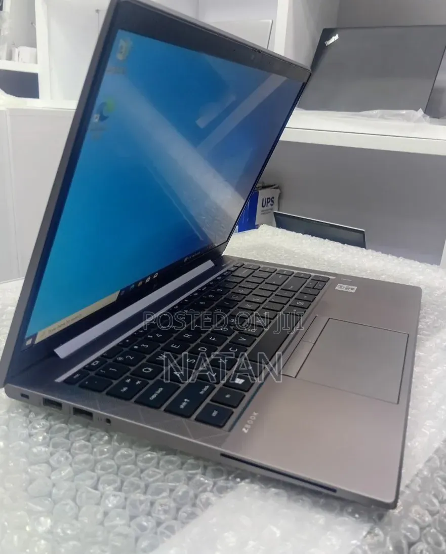 New Laptop HP ZBook Firefly 14 G7 16GB Intel Core i7 SSD 512GB