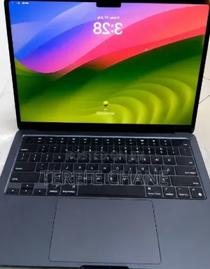 New Laptop Apple MacBook Air 2022 M2 8GB Apple M2 SSD 256GB