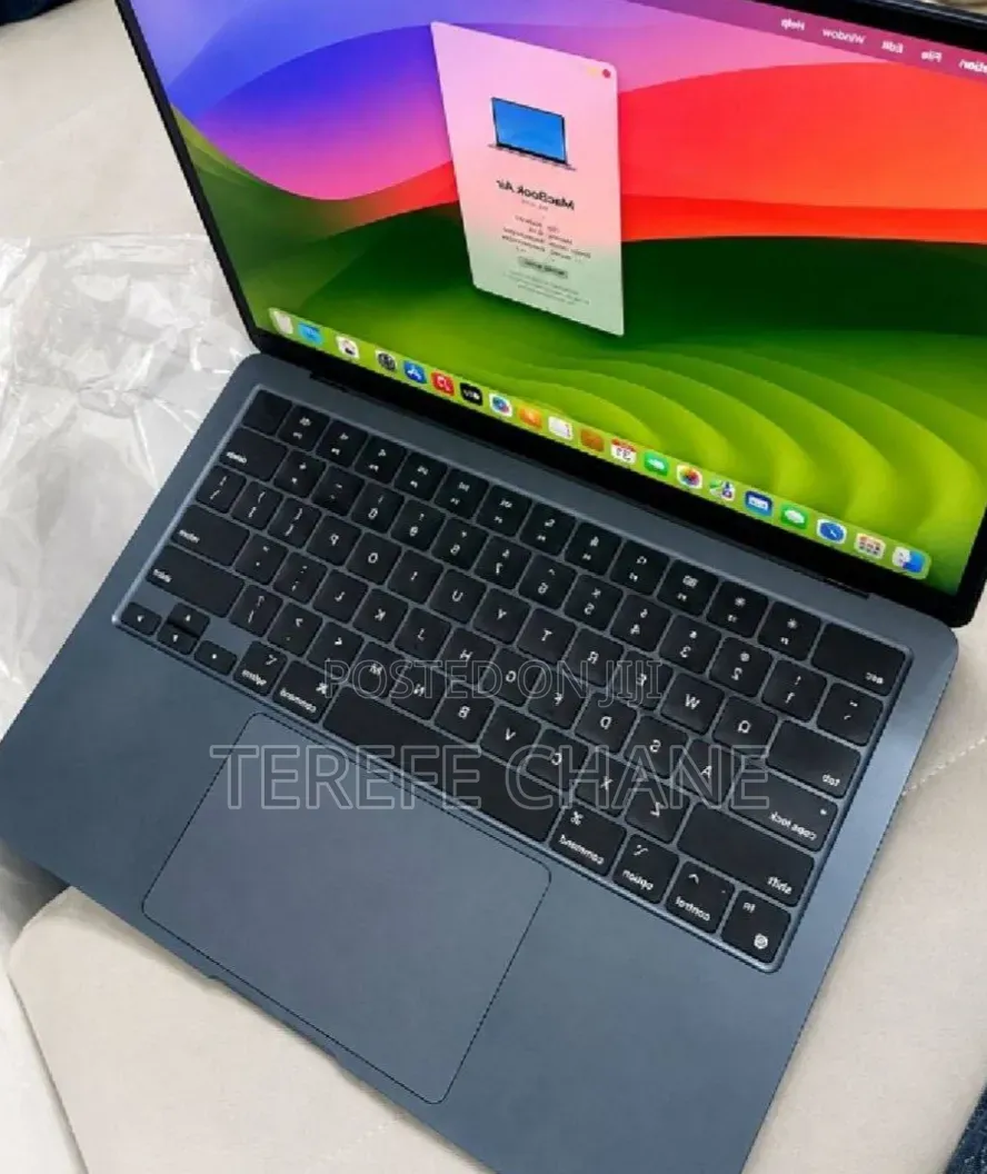 New Laptop Apple MacBook Air 2022 M2 8GB Apple M2 SSD 256GB