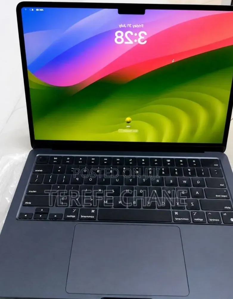 New Laptop Apple MacBook Air 2022 M2 8GB Apple M2 SSD 256GB