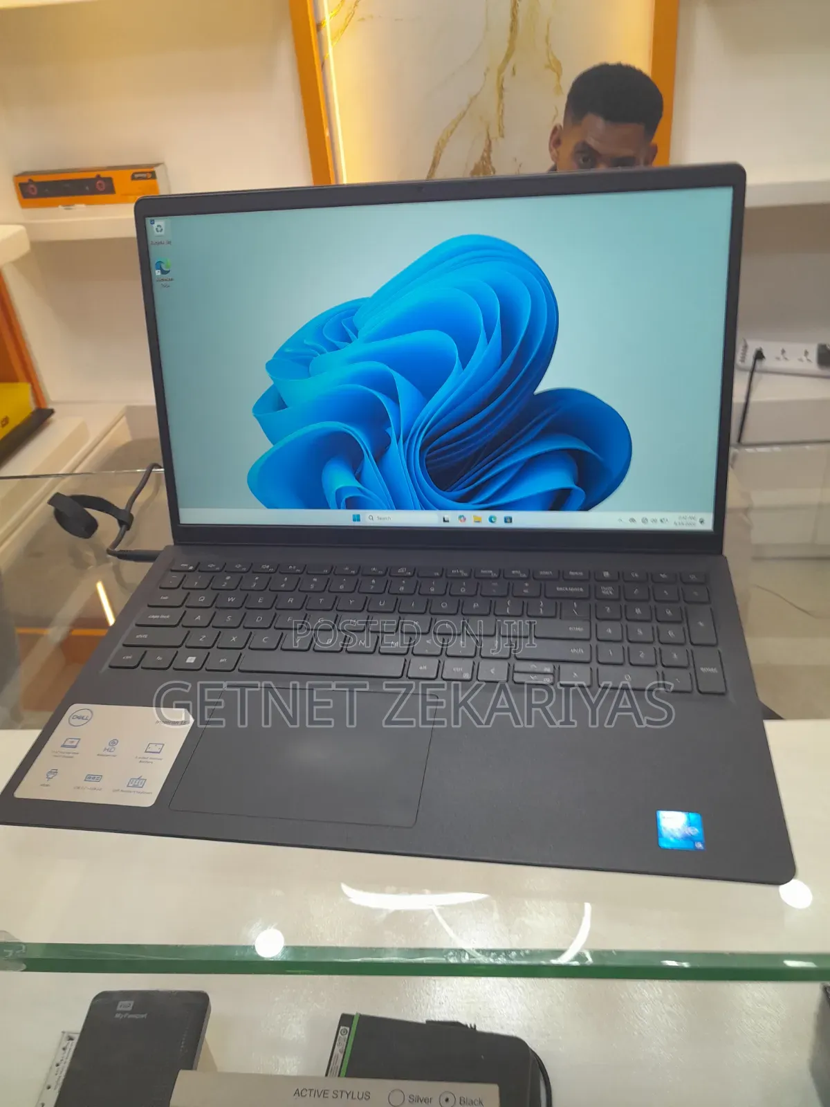 New Laptop Dell Inspiron 15 8GB Intel Core i5 SSD 512GB