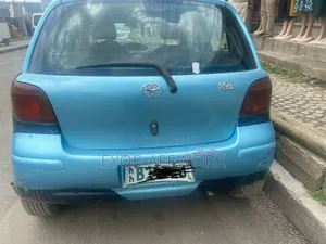 Toyota Vitz 2002 Blue