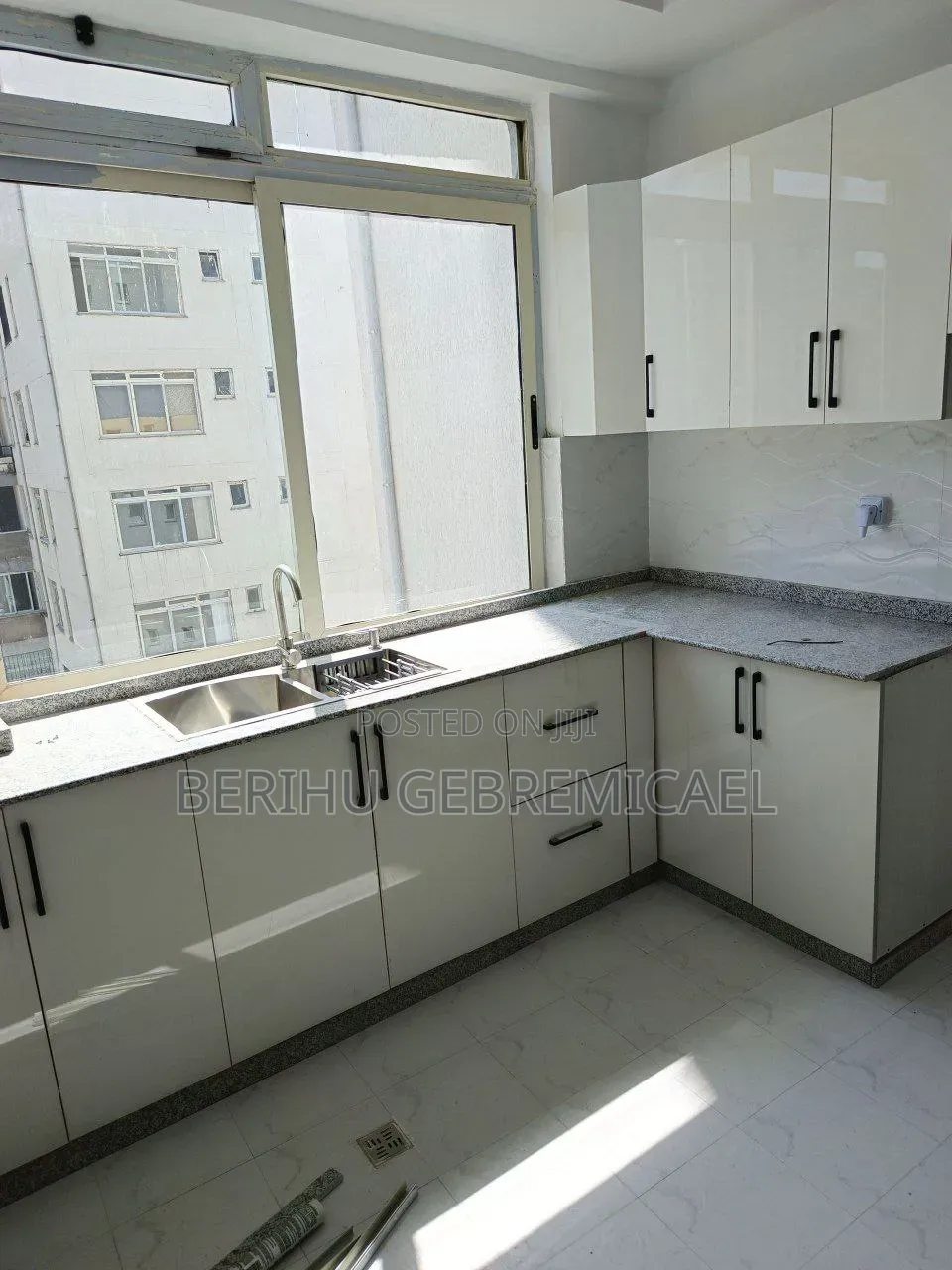 2bdrm Condo in ኣያት, Bole for sale