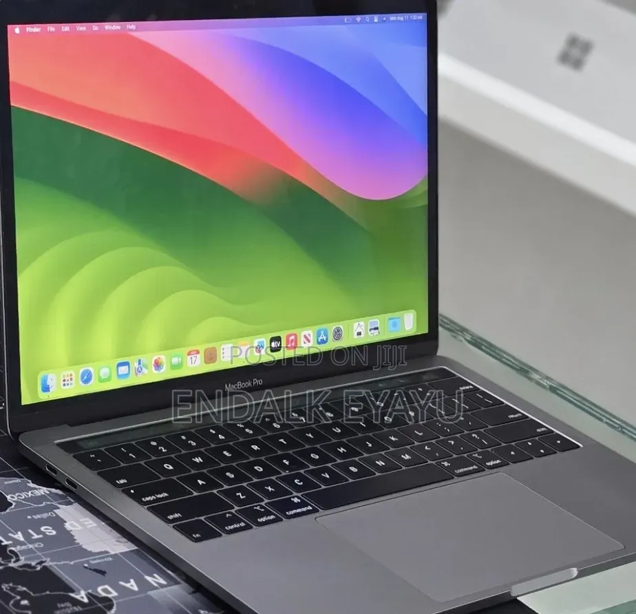 New Laptop Apple MacBook Pro 2020 M1 16GB Apple M1 Pro SSD 512GB