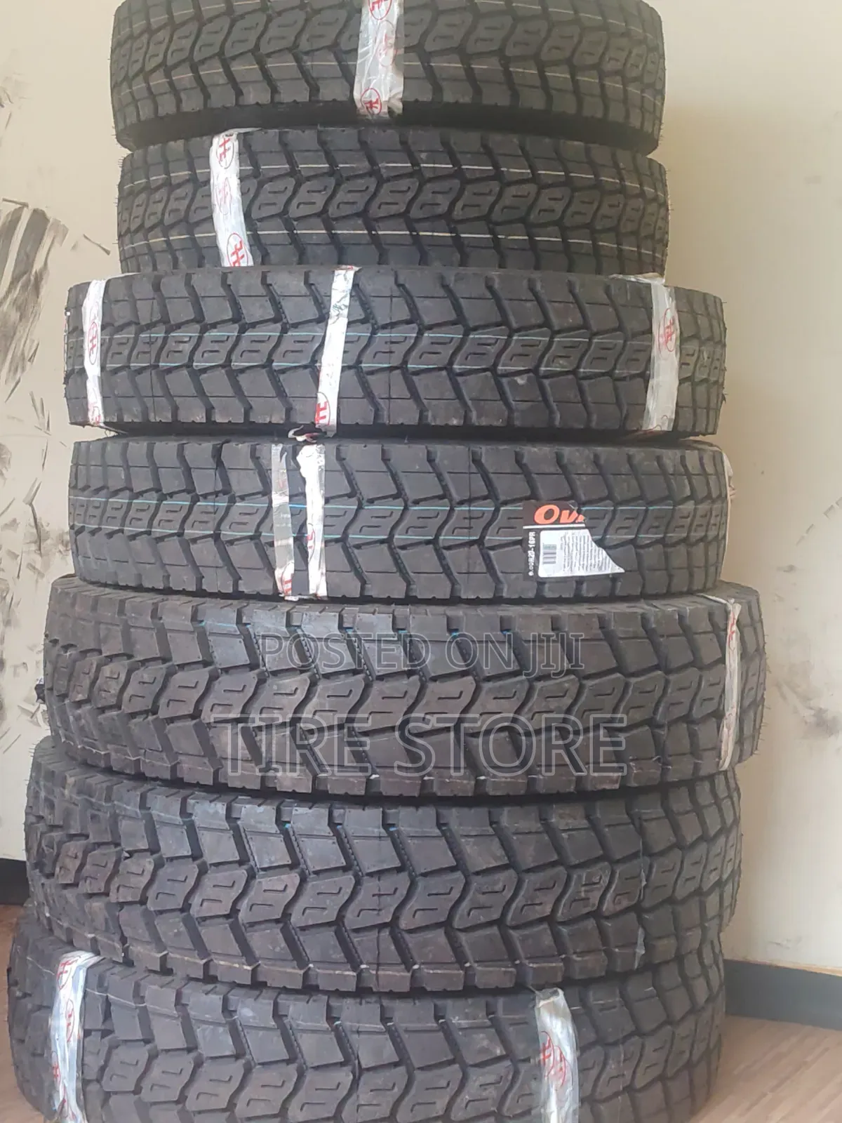 8.25 R16 Car Tyre Ovation Brand Car Tyre 16pr