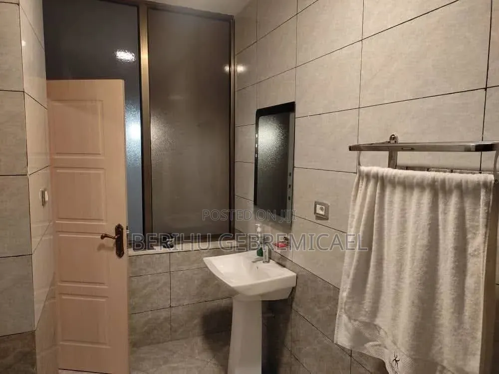 3bdrm Apartment in አያት, Bole for sale