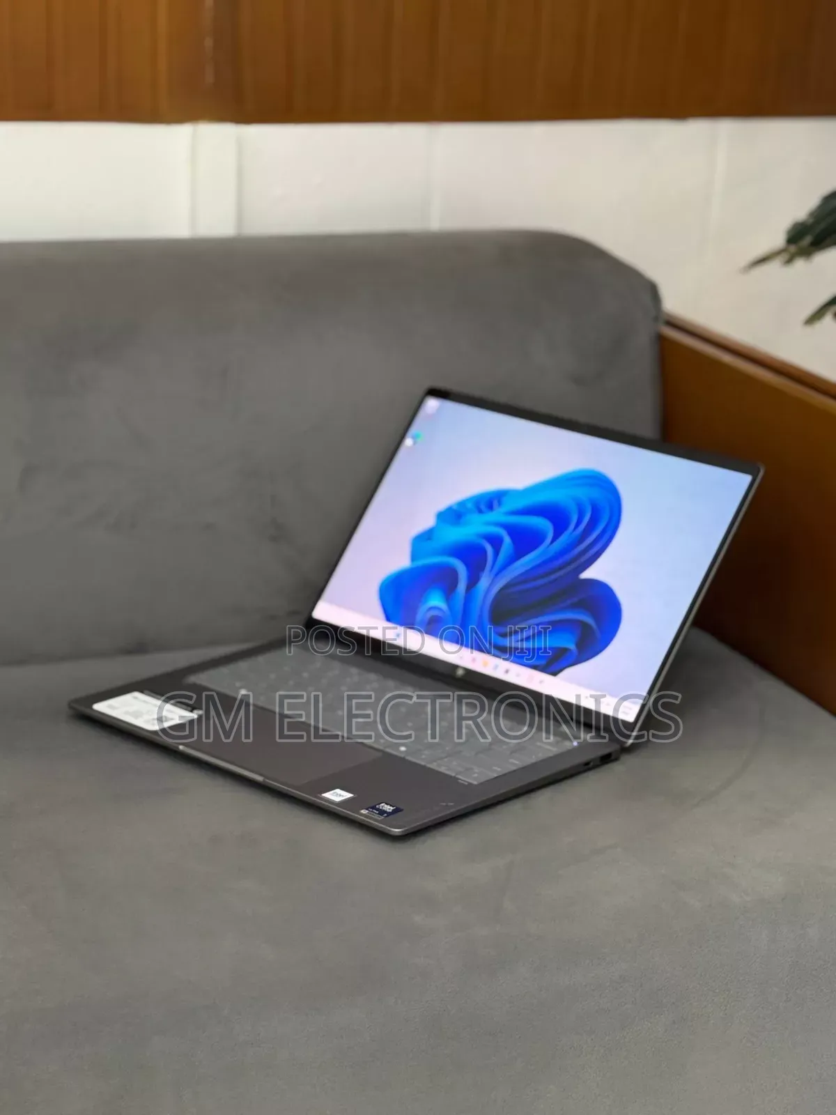 New Laptop HP OmniBook X Flip 14" 16GB Intel Core i7 SSD 1T