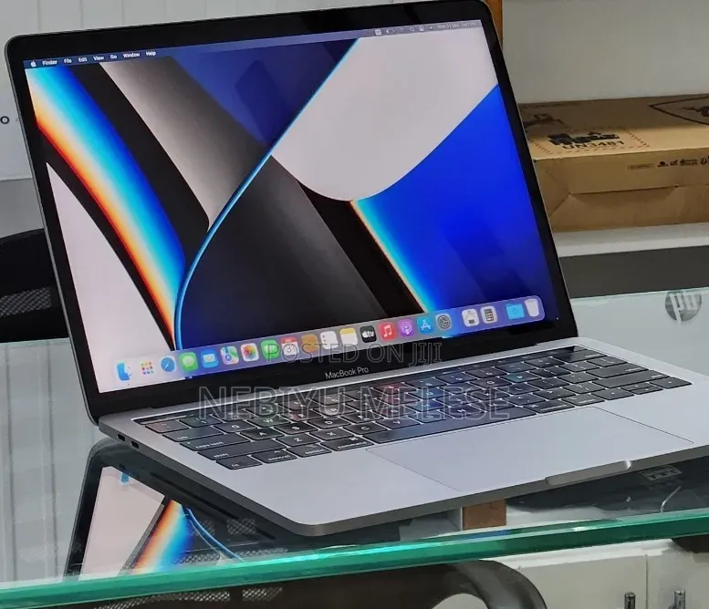 New Laptop Apple MacBook Pro 2019 16GB Intel Core i7 SSD 512GB
