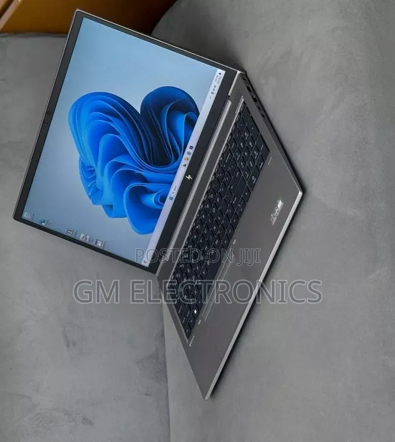 New Laptop HP ZBook Firefly G8 16GB Intel Core i7 SSD 512GB