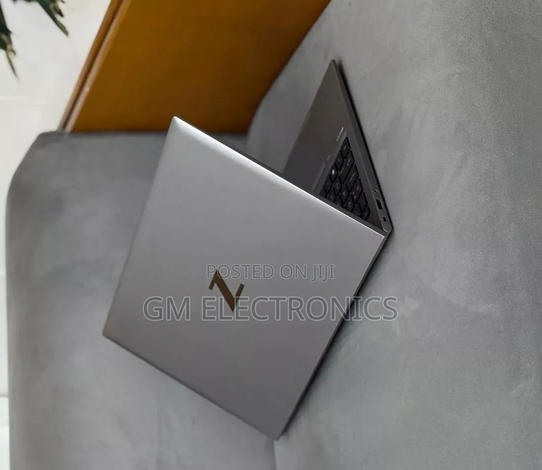 New Laptop HP ZBook Firefly G8 16GB Intel Core i7 SSD 512GB
