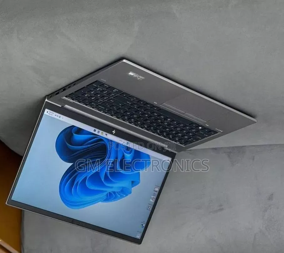 New Laptop HP ZBook Firefly G8 16GB Intel Core i7 SSD 512GB