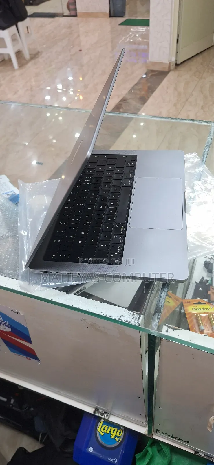 New Laptop Apple MacBook Pro 2021 M1 32GB Apple M1 Pro SSD 1T